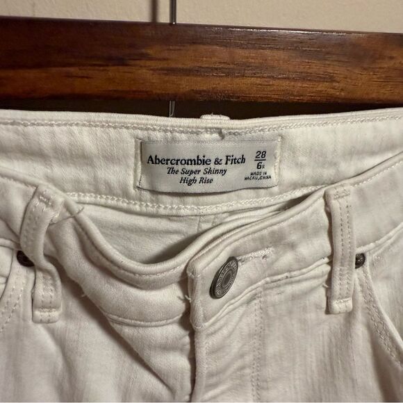 Abercrombie & Fitch The Super Skinny High Rise White Distressed Jeans Size 6 28R - Picture 6 of 6